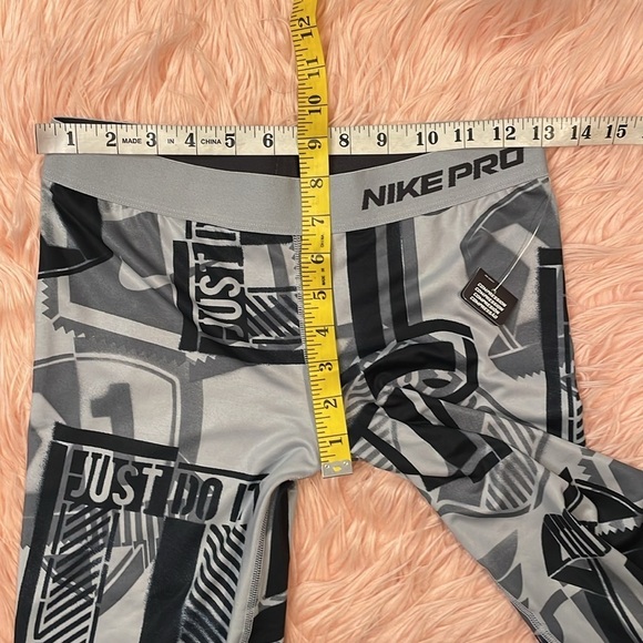 NWT Nike Pro Compression Gray Black Bottoms Cropped Graphic Leggings Medium - Picture 7 of 8